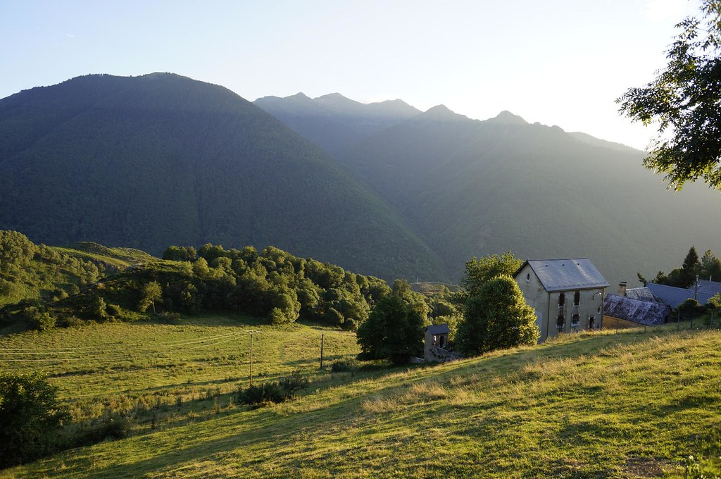 Argut Dessus landscape view with school