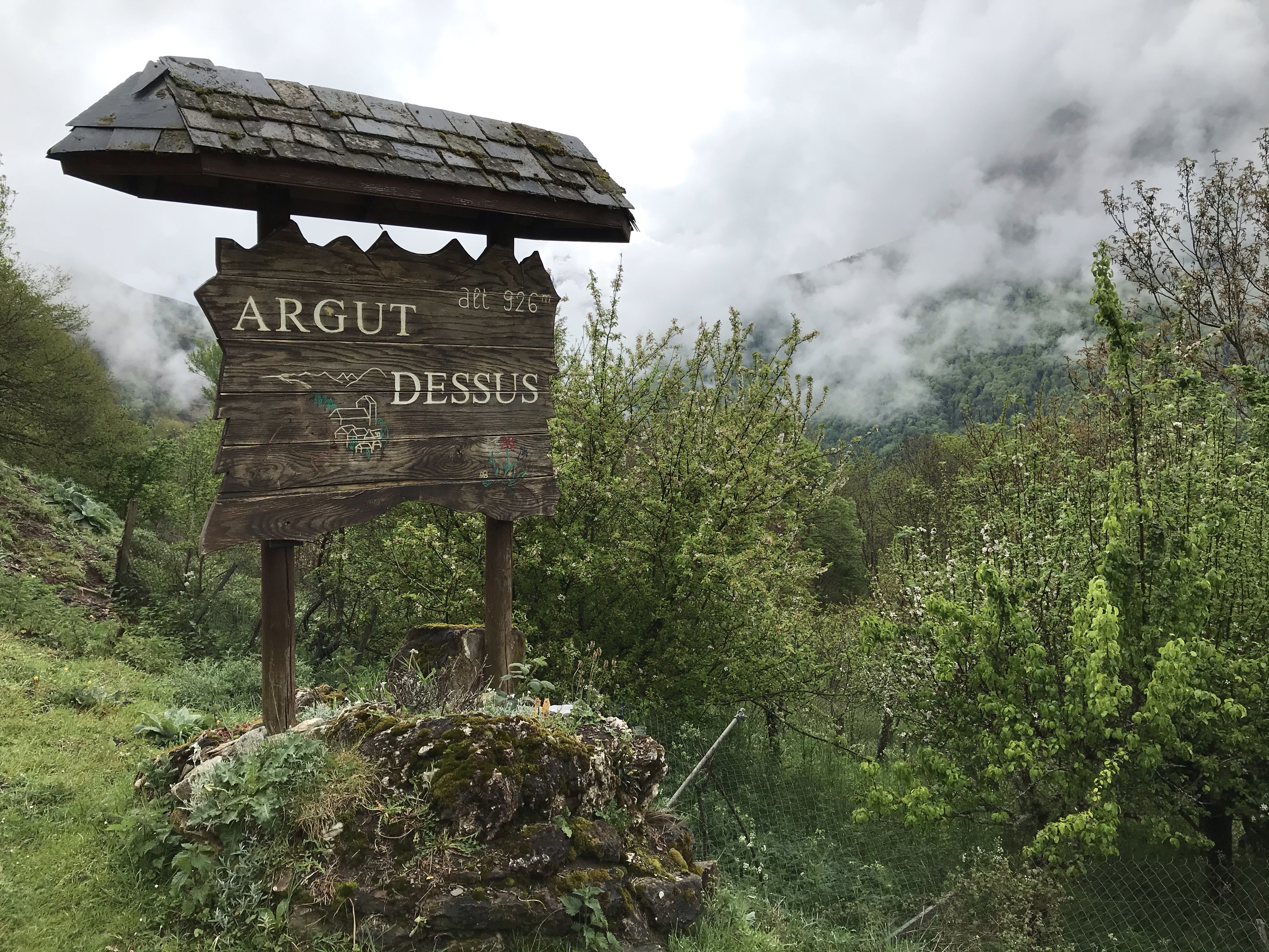 Argut Dessus sign